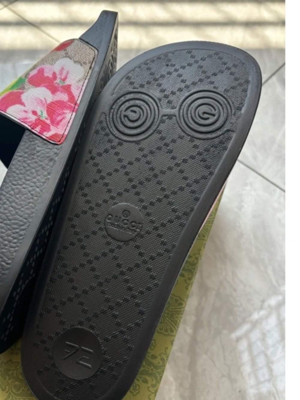 Stunning Gucci Floral Slides - Picture 3 of 8